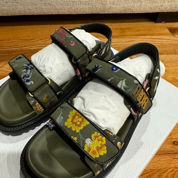 Brand new never wore Dior sandals! - Picture 6 of 7